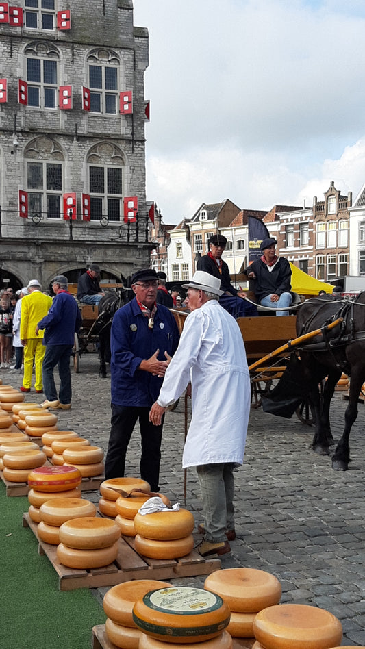 Gouda Cheese Market Tour with Hotel Pick-up & Drop-off Service